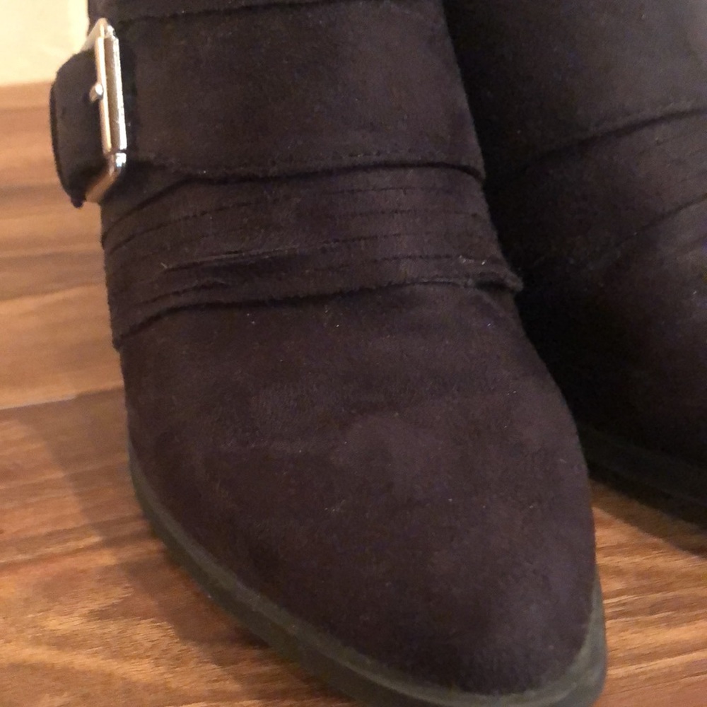 SODA suede look black ankle boot. Size 8 - Picture 7 of 8